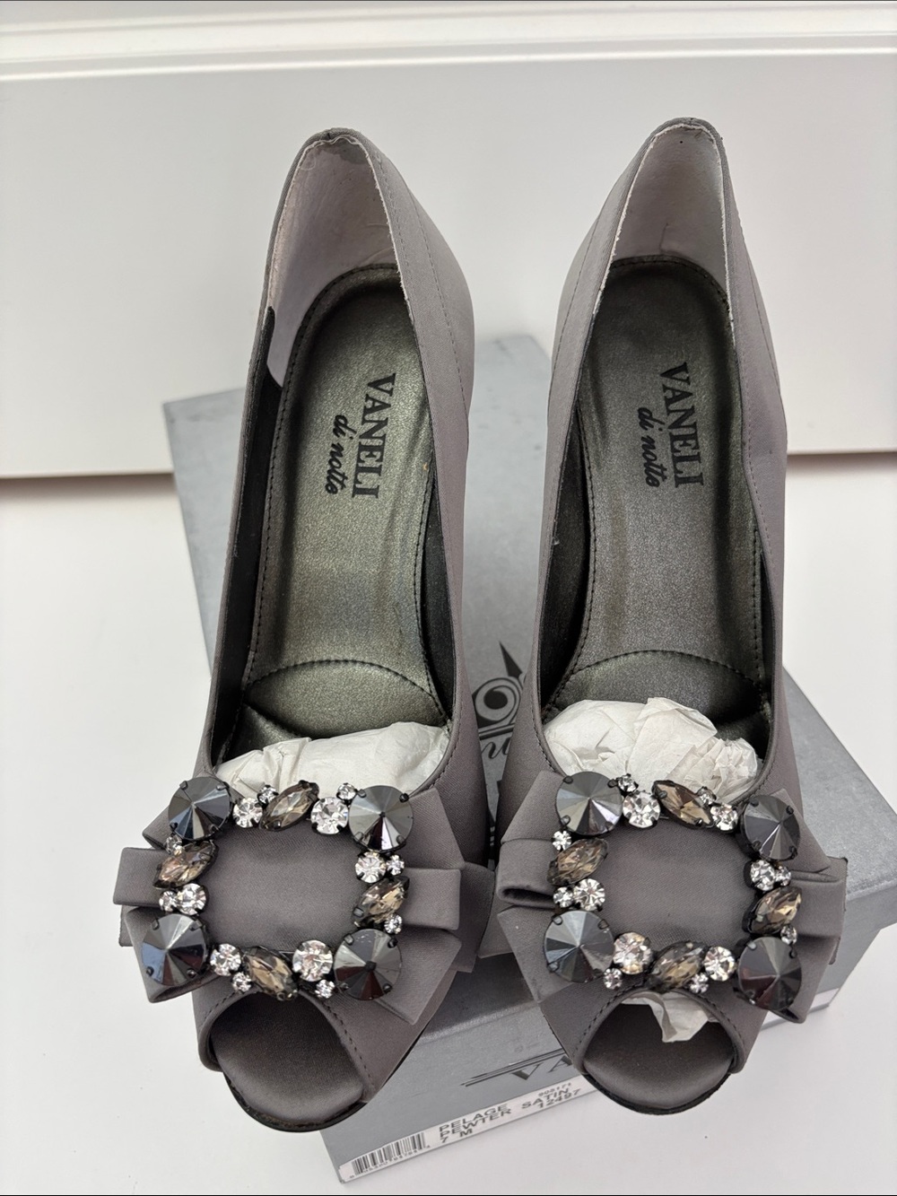 Vaneli Di Notte Pewter Satin Pumps Heels Rhinestone Evening Formal Women Size 7 - Picture 4 of 12